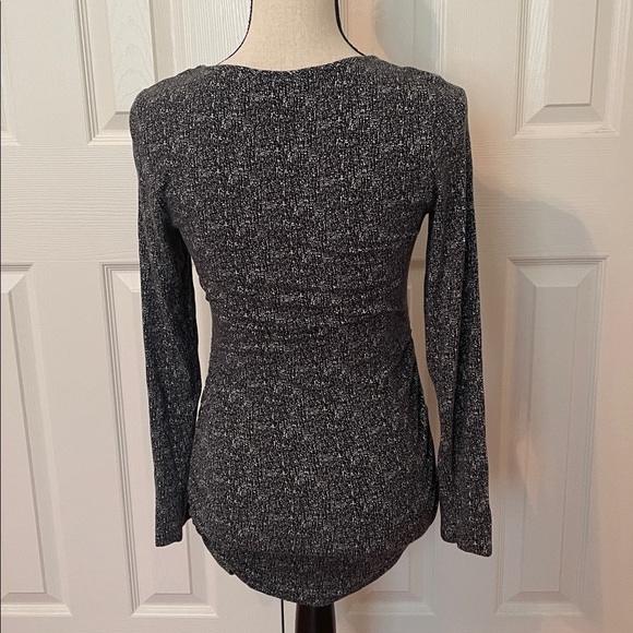 A Pea in the Pod Maternity M Charcoal Black Long Sleeve Top Ruched Sides EUC - Picture 4 of 7